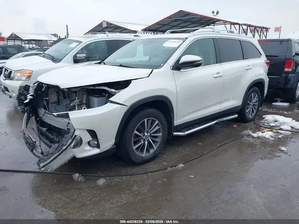 5TDJZRFH6KS627247 2019 TOYOTA HIGHLANDER - Image 2