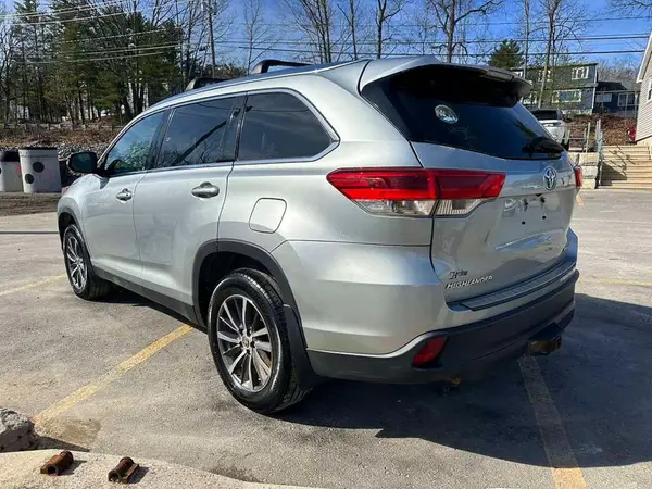 5TDJZRFH6KS627829 2019 TOYOTA HIGHLANDER - Image 2