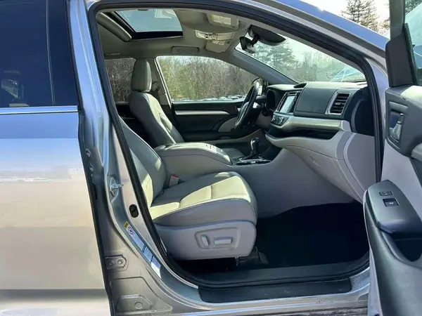 5TDJZRFH6KS627829 2019 TOYOTA HIGHLANDER - Image 8