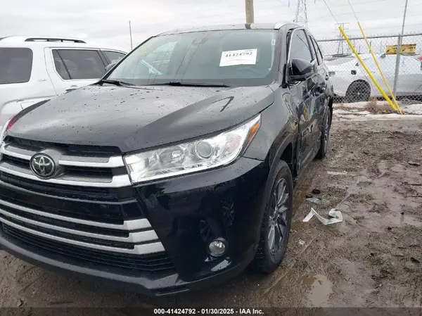 5TDJZRFH6KS628110 2019 TOYOTA HIGHLANDER - Image 2