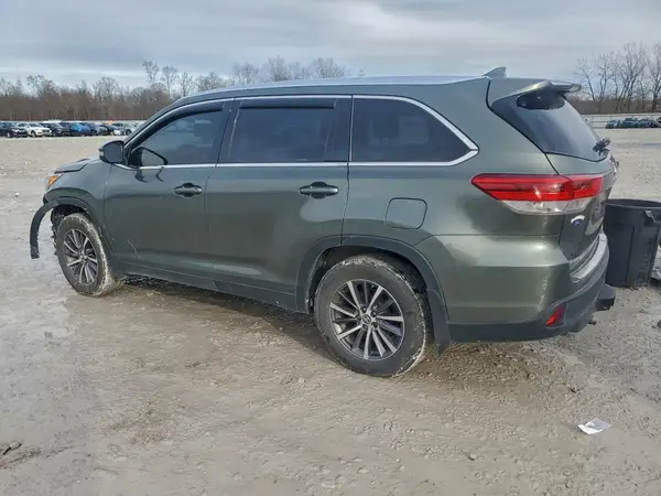 5TDJZRFH6KS706563 2019 TOYOTA HIGHLANDER - Image 2