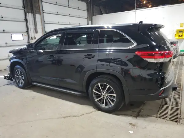 5TDJZRFH6KS716865 2019 TOYOTA HIGHLANDER - Image 2
