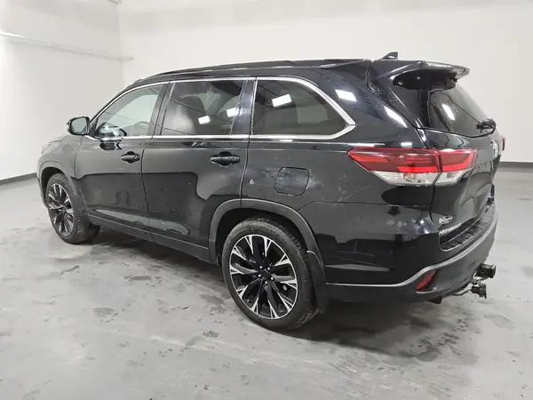 5TDJZRFH6KS731527 2019 TOYOTA HIGHLANDER - Image 2