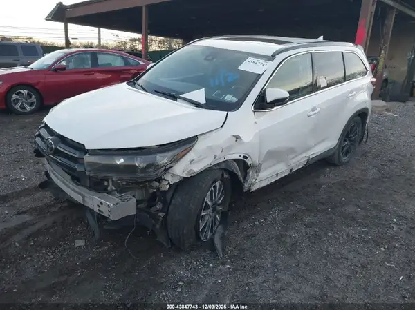 5TDJZRFH6KS734511 2019 TOYOTA HIGHLANDER - Image 2