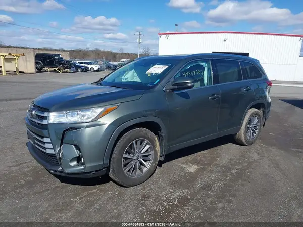 5TDJZRFH6KS745721 2019 TOYOTA HIGHLANDER - Image 2