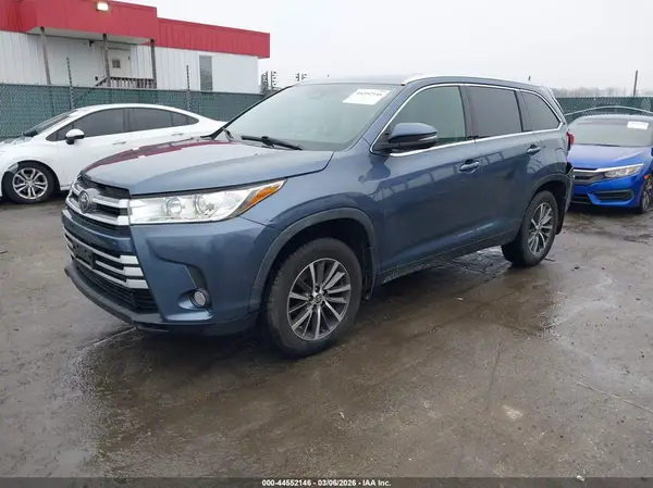5TDJZRFH6KS747873 2019 TOYOTA HIGHLANDER - Image 2