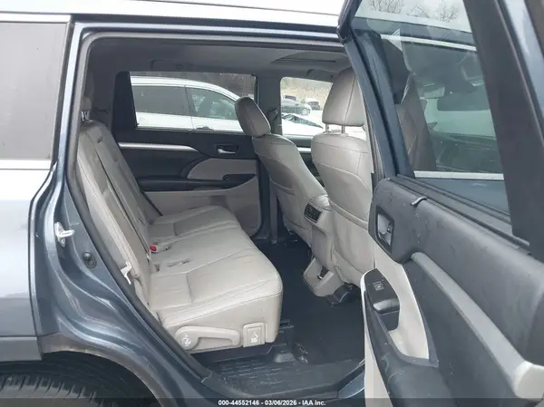 5TDJZRFH6KS747873 2019 TOYOTA HIGHLANDER - Image 8