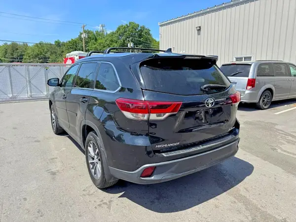 5TDJZRFH6KS934563 2019 TOYOTA HIGHLANDER - Image 2