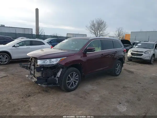 5TDJZRFH6KS957566 2019 TOYOTA HIGHLANDER - Image 2