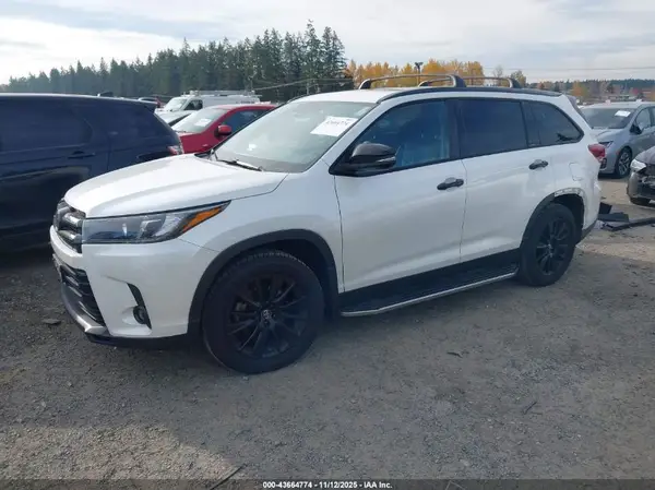 5TDJZRFH6KS977588 2019 TOYOTA HIGHLANDER - Image 2