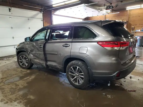 5TDJZRFH6KS997386 2019 TOYOTA HIGHLANDER - Image 2