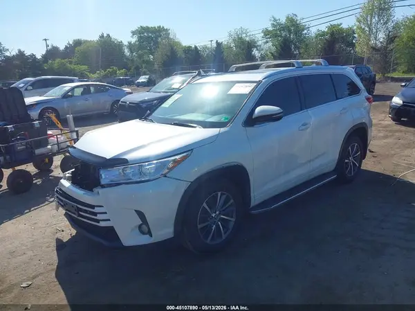 5TDJZRFH7HS360063 2017 TOYOTA HIGHLANDER - Image 2