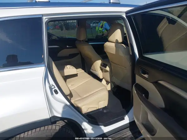 5TDJZRFH7HS360063 2017 TOYOTA HIGHLANDER - Image 8