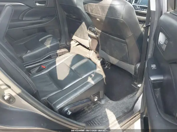 5TDJZRFH7HS360516 2017 TOYOTA HIGHLANDER - Image 8