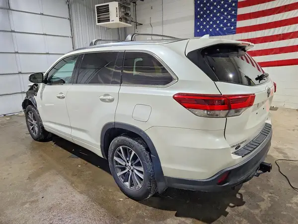 5TDJZRFH7HS361231 2017 TOYOTA HIGHLANDER - Image 2