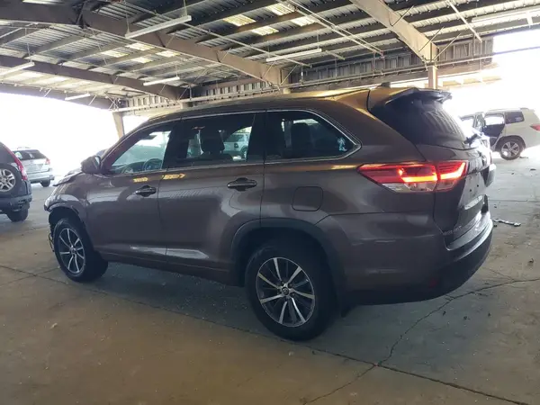 5TDJZRFH7HS362170 2017 TOYOTA HIGHLANDER - Image 2