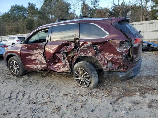5TDJZRFH7HS365893 2017 TOYOTA HIGHLANDER - Image 2