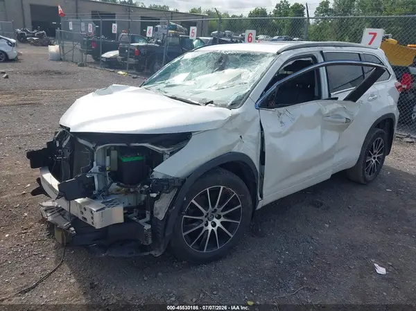 5TDJZRFH7HS370074 2017 TOYOTA HIGHLANDER - Image 2
