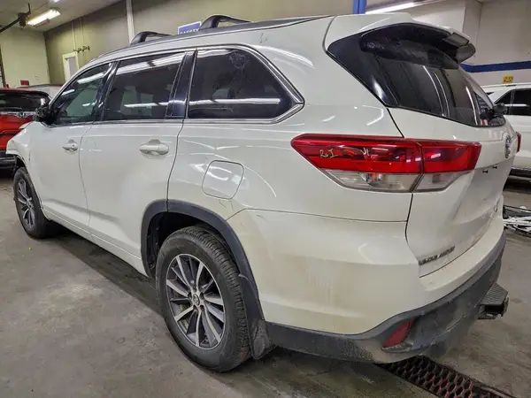 5TDJZRFH7HS370723 2017 TOYOTA HIGHLANDER - Image 2