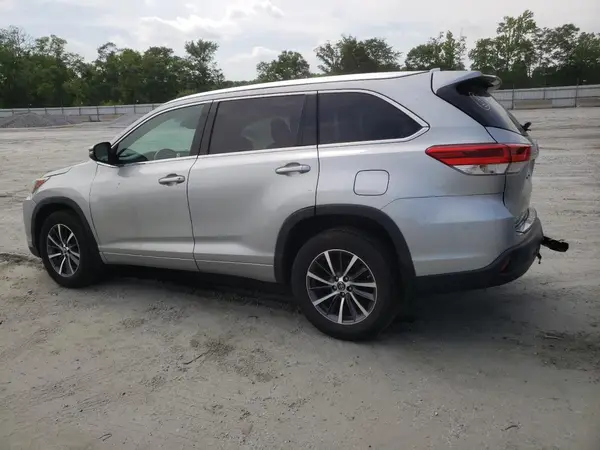 5TDJZRFH7HS371631 2017 TOYOTA HIGHLANDER - Image 2