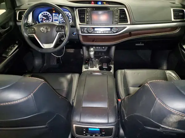 5TDJZRFH7HS372942 2017 TOYOTA HIGHLANDER - Image 8