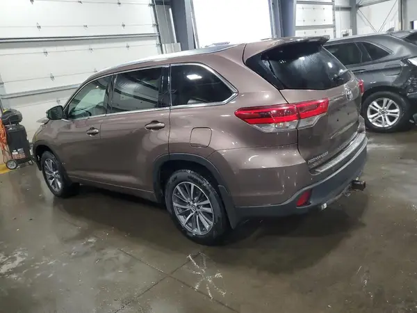 5TDJZRFH7HS378255 2017 TOYOTA HIGHLANDER - Image 2