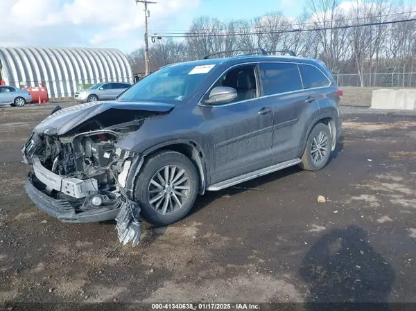 5TDJZRFH7HS381110 2017 TOYOTA HIGHLANDER - Image 2