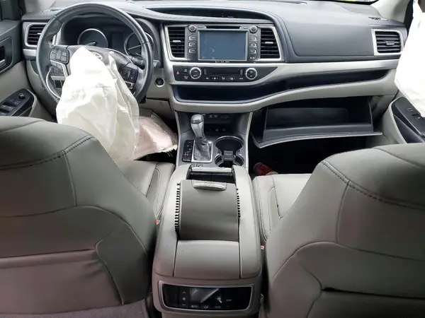 5TDJZRFH7HS386565 2017 TOYOTA HIGHLANDER - Image 8