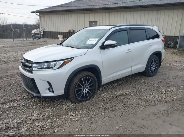 5TDJZRFH7HS387375 2017 TOYOTA HIGHLANDER - Image 2