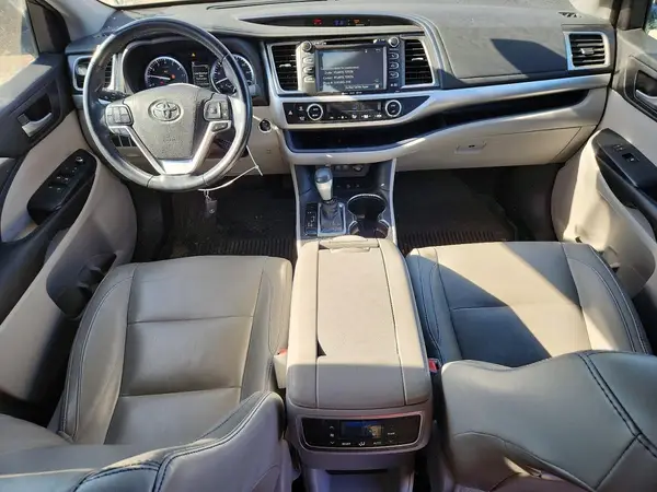 5TDJZRFH7HS392852 2017 TOYOTA HIGHLANDER - Image 8