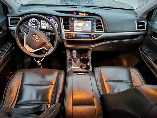 5TDJZRFH7HS398229 2017 TOYOTA HIGHLANDER - Image 8