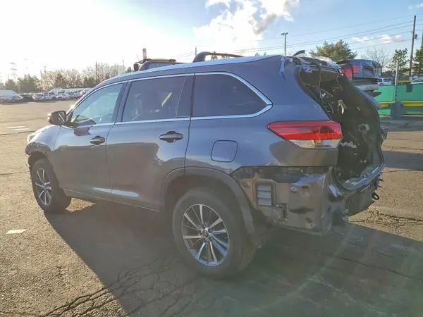 5TDJZRFH7HS406488 2017 TOYOTA HIGHLANDER - Image 2
