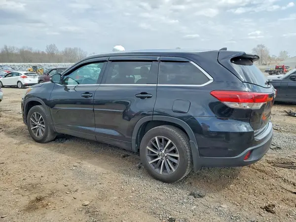 5TDJZRFH7HS407107 2017 TOYOTA HIGHLANDER - Image 2