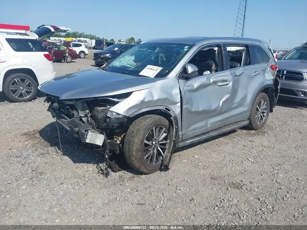 5TDJZRFH7HS407320 2017 TOYOTA HIGHLANDER - Image 2