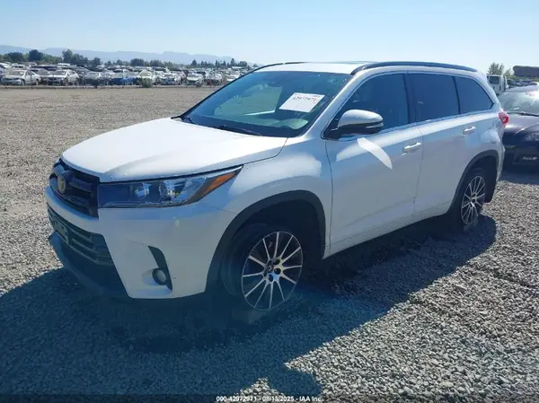 5TDJZRFH7HS408063 2017 TOYOTA HIGHLANDER - Image 2