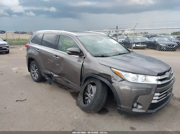 5TDJZRFH7HS409228 2017 TOYOTA HIGHLANDER - Image 1