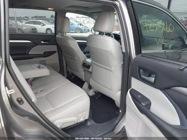 5TDJZRFH7HS409228 2017 TOYOTA HIGHLANDER - Image 8