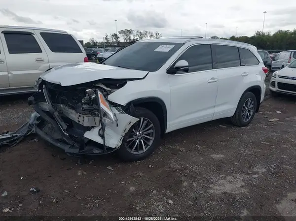 5TDJZRFH7HS409486 2017 TOYOTA HIGHLANDER - Image 2