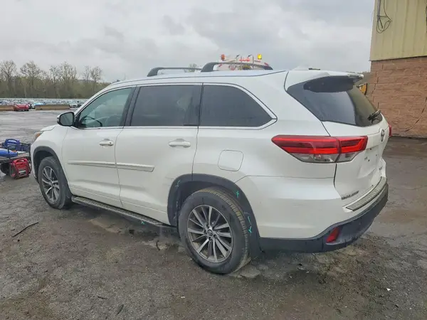 5TDJZRFH7HS410590 2017 TOYOTA HIGHLANDER - Image 2