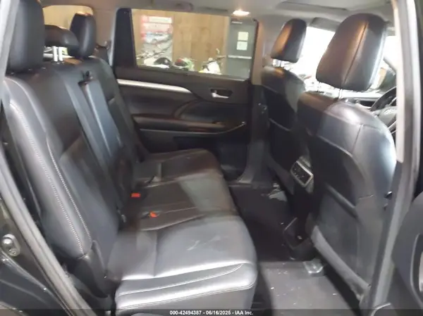 5TDJZRFH7HS411075 2017 TOYOTA HIGHLANDER - Image 8