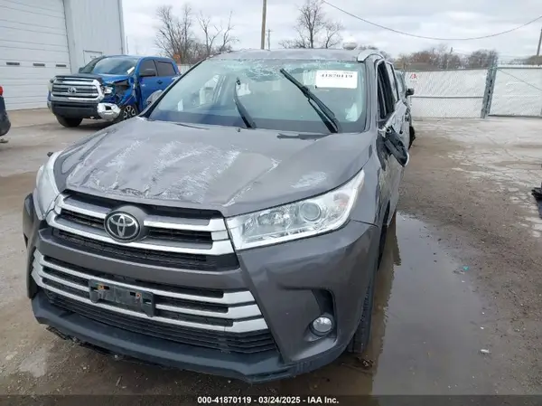 5TDJZRFH7HS411612 2017 TOYOTA HIGHLANDER - Image 2