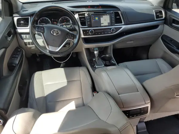 5TDJZRFH7HS419290 2017 TOYOTA HIGHLANDER - Image 8