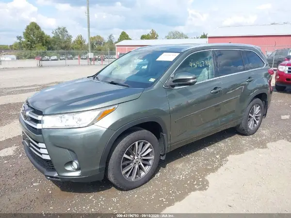 5TDJZRFH7HS420617 2017 TOYOTA HIGHLANDER - Image 2