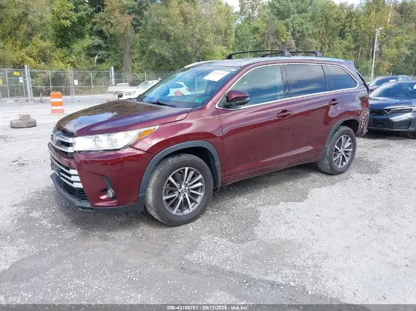 5TDJZRFH7HS421587 2017 TOYOTA HIGHLANDER - Image 2