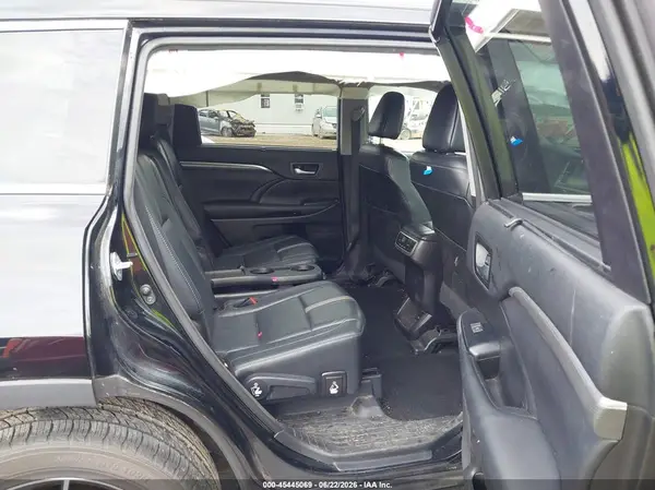 5TDJZRFH7HS422982 2017 TOYOTA HIGHLANDER - Image 8