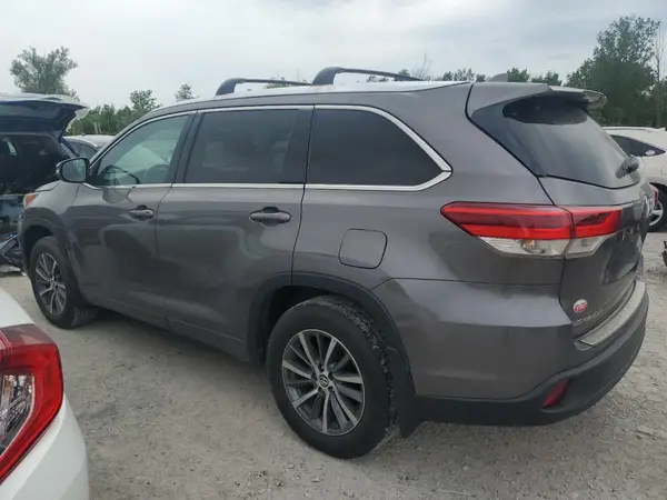 5TDJZRFH7HS426496 2017 TOYOTA HIGHLANDER - Image 2
