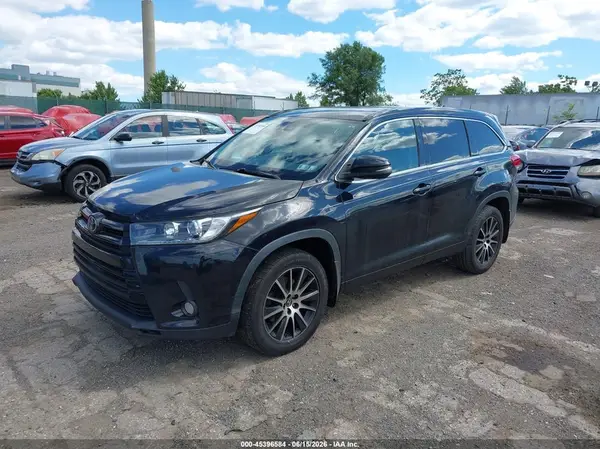 5TDJZRFH7HS427373 2017 TOYOTA HIGHLANDER - Image 2