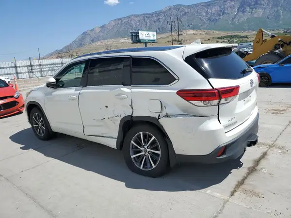 5TDJZRFH7HS431746 2017 TOYOTA HIGHLANDER - Image 2