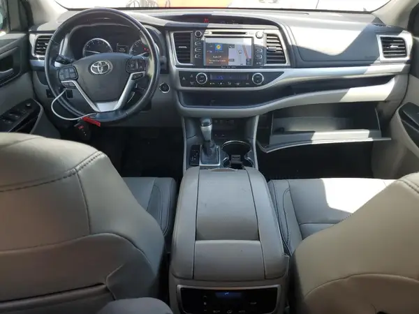 5TDJZRFH7HS431746 2017 TOYOTA HIGHLANDER - Image 8