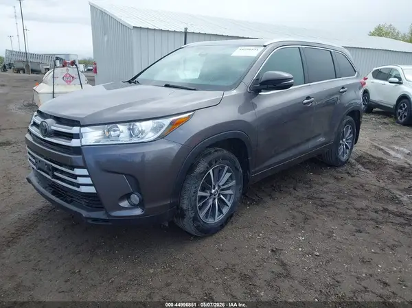 5TDJZRFH7HS435151 2017 TOYOTA HIGHLANDER - Image 2